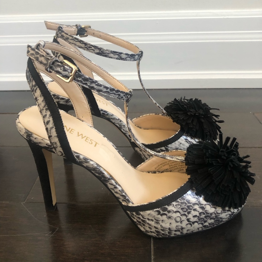 Size 5 PomPom open toe heels